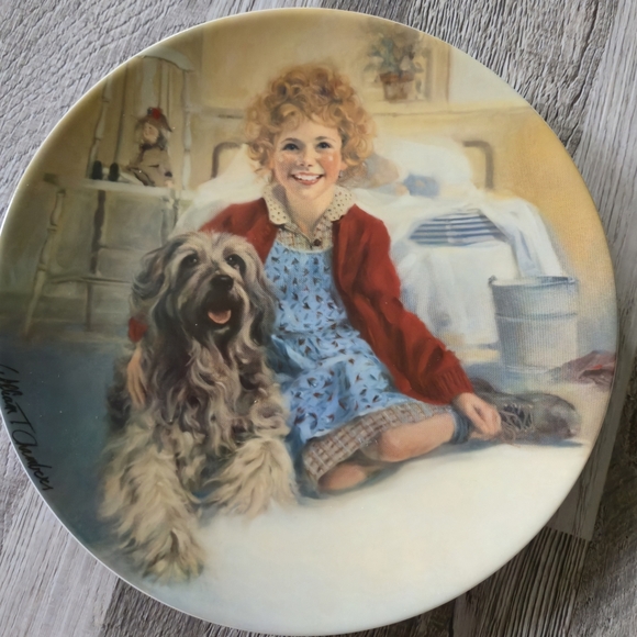 M. Knowles Other - Knowles 8.5 Inch 1983 Annie & Sandy Collector Plate William Chambers Vintage Art